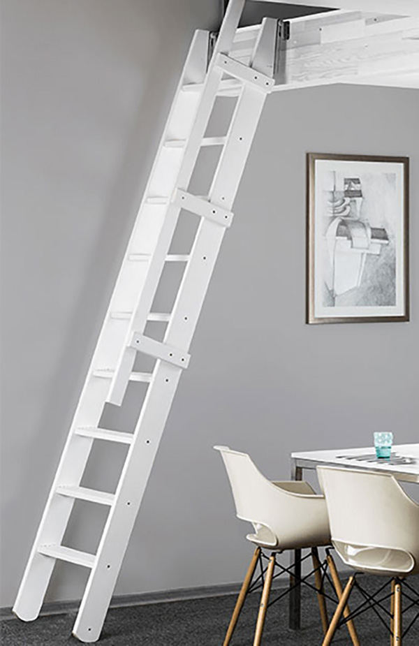 Scala pieghevole in legno dalla lunghezza di